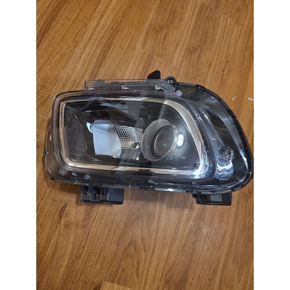 2020-2025 Hyundai Venue Right Passenger Side Headlight Halogen 92102-K2070